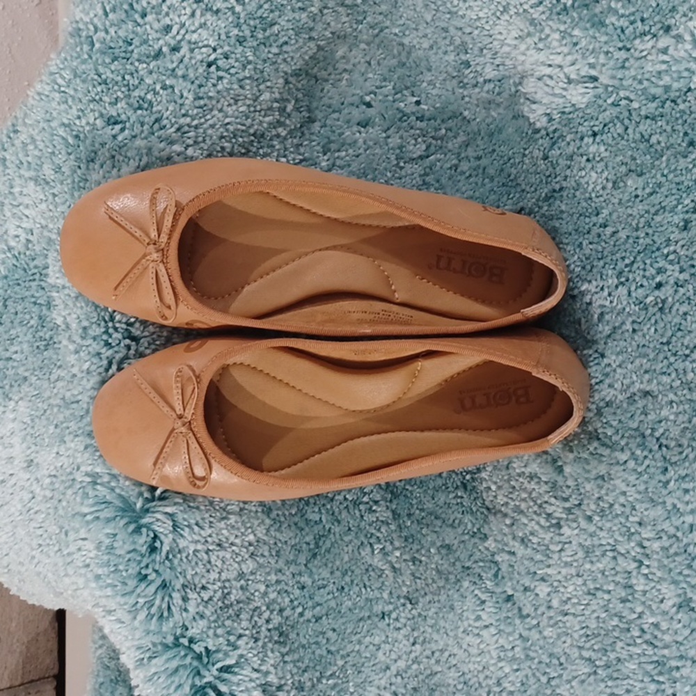 BORN Women's BRIN Ballet Flat size 6 in Natural Full Grain Leather